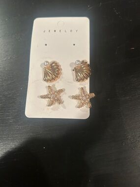 Cupshe Gold Shell and Starfish Stud Earring Duo
